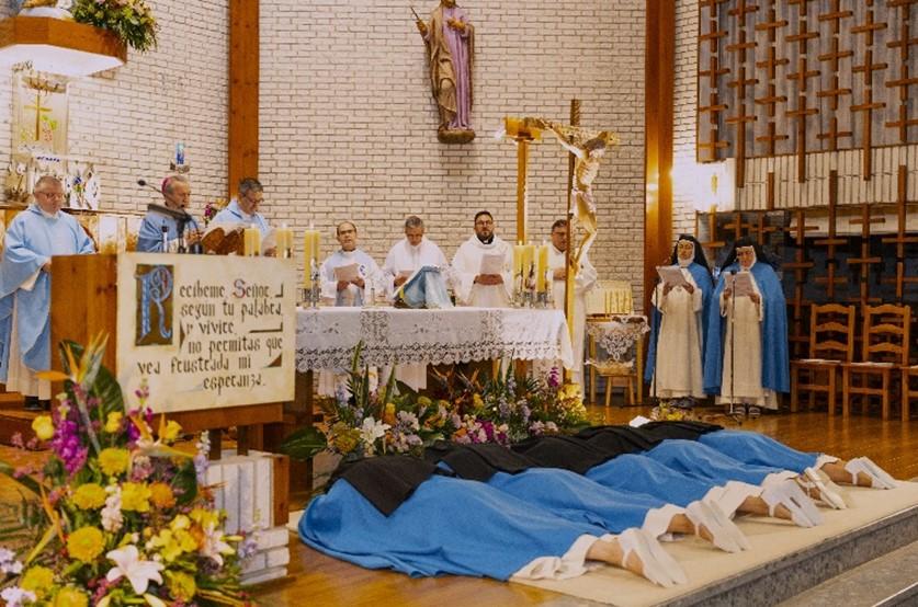 Profesión de votos solemnes de cinco monjas concepcionistas